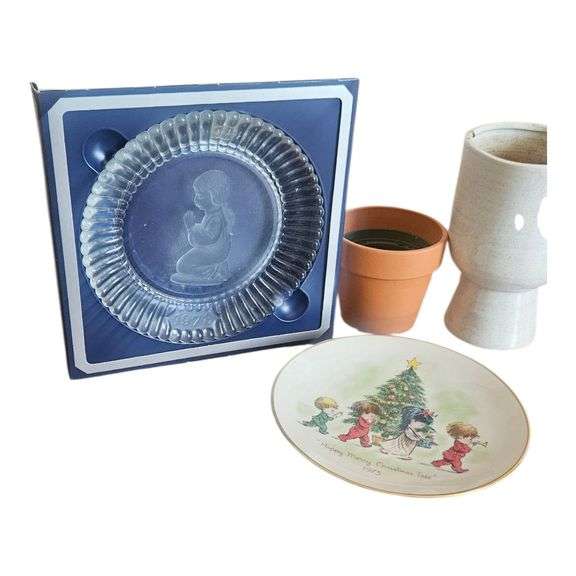 Mixed Decor & Collectible Lot image