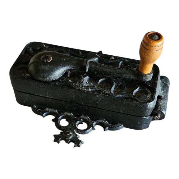 Vintage Universal Dazey “Americana” Wall-Mounted Can Opener image