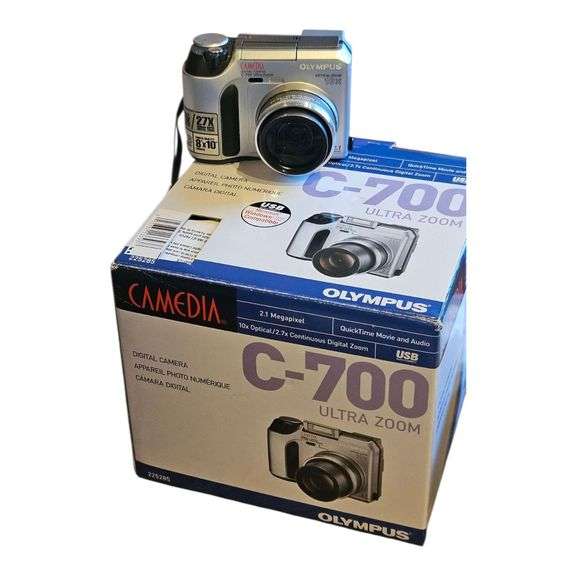 Olympus Camedia C-700 Ultra Zoom Digital Camera with Original Box image