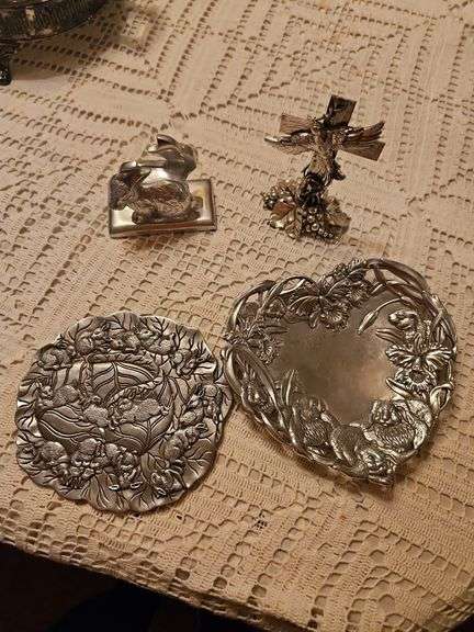 Silver table decor image