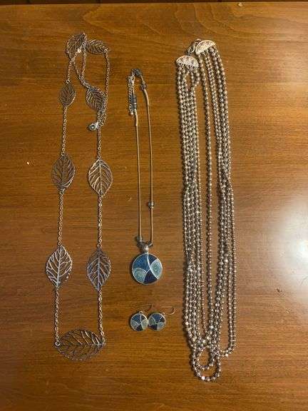 3 necklaces + 1 pair earrings image