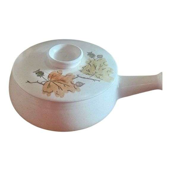 Metlox Woodland Gold – Handled Casserole with Li image