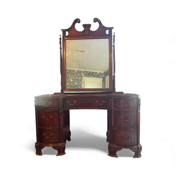 Vanity Table with Mirror image