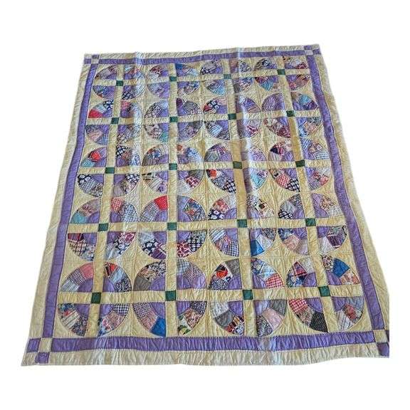 Hand-stitched Vintage Fan Pattern Quilt image