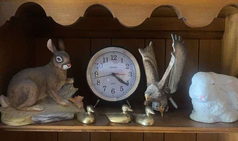 Figurines & Clock image