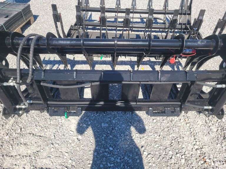 Skid steer grapple. 72" wide. image