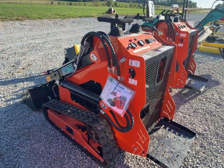 Future FT36C Skid Steer Loader - Electric Start, Open Station, 40" Bucket image