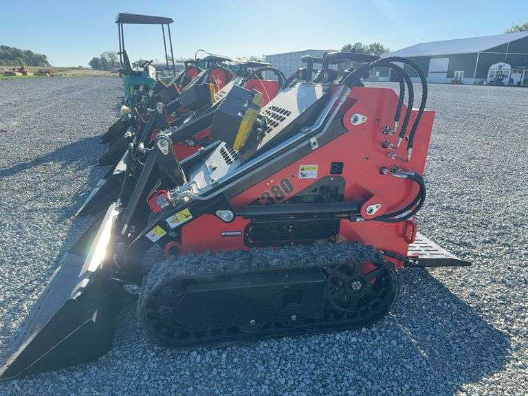 Future FT380R Skid Steer Loader - 23HP, 660lbs Operating Load, 0.15m³ Bucket image