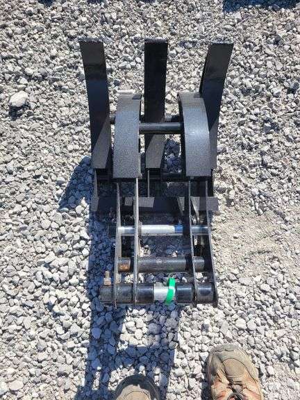 Mini excavator grapple. image