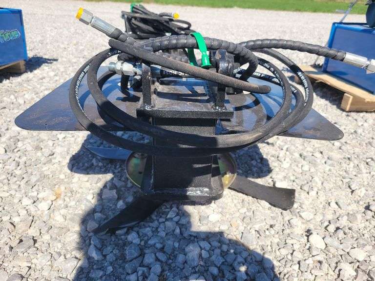 Mini excavator hedge cutter image