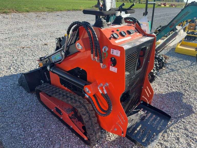 Future FT36C Skid Steer Loader - Electric Start, Open Station, 40" Bucket image