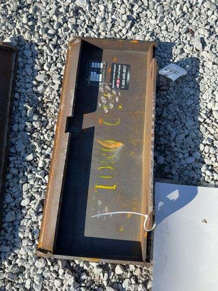 MAP-16-24W Mini skid steer mount plate image