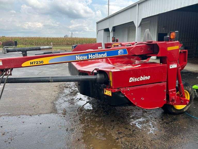 2013  H7230 New Holland H7230 Discbine image