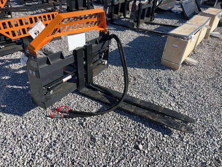 Land Honor 48’’ Skid steer Hydraulic side shifting pallet forks image