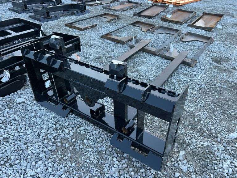 Wolverine 3 in 1 Skid Steer 60’’ Pallet Forks image