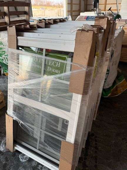 23.5x35.5 single hung window. Some have broken flashing corner image