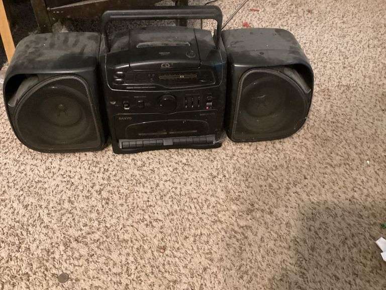 Working Sanyo AM/FM CD Cassette Stereo Boombox image