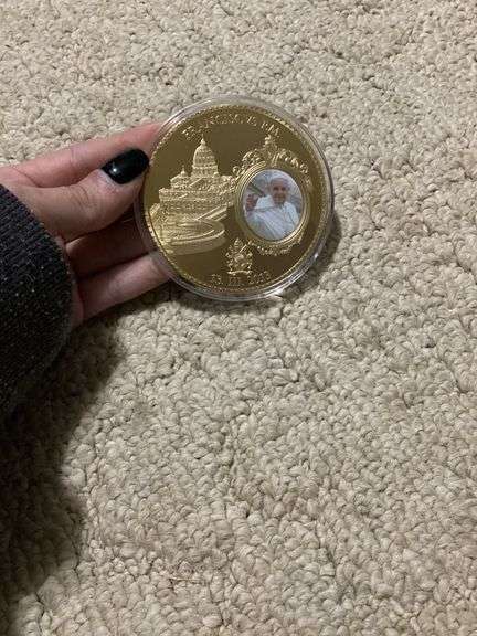 2015 Pope Francis Commemorative Coin - Cu layered in 24k Gold image