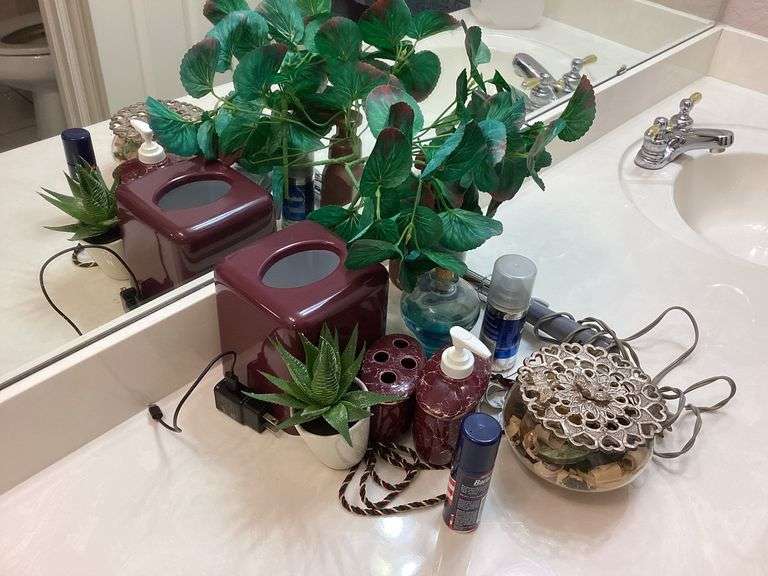 Bathroom Decor and Supplies Lot image