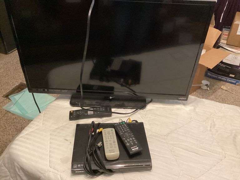 Vizio E320-A0 TV with Sony DVD Player image