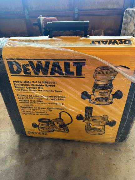 DeWalt DW618B3 Heavy-Duty 2-1/4 HP Electronic Variable Speed Router Combo Kit image
