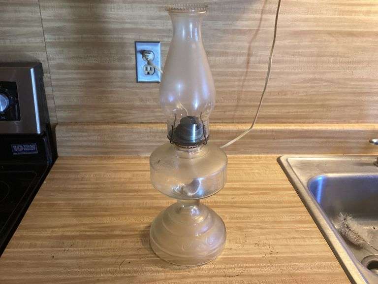 Vintage-Style Clear Glass Electric Lamp image