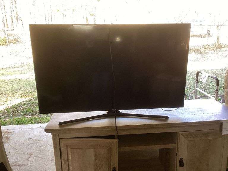 Samsung UN50J5200 50-Inch LED Smart Television with Roku image