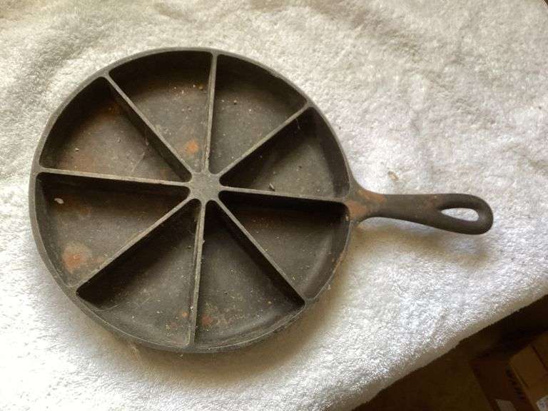 Cast Iron Cornbread Skillet image
