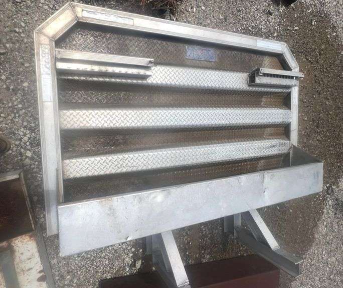 Aluminum Truck Bed Insert with Diamond Plate Design image