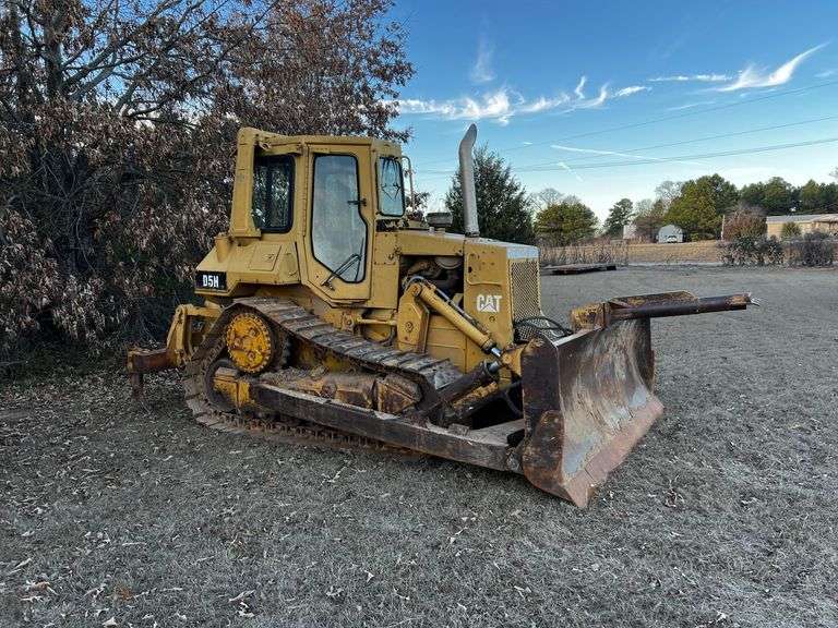 Bennington Pontoon Boat image