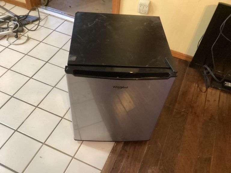 Whirlpool Compact Refrigerator - Model WHQ75TE image