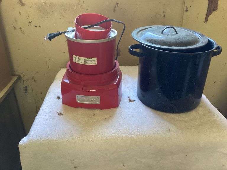 Cuisinart Ice Cream Maker and Covered Pot with Wire Bale Jars image