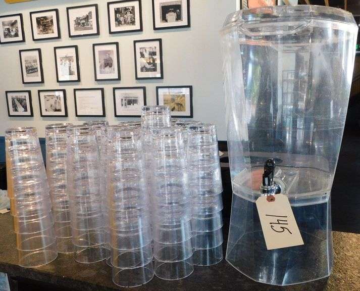 Water Dispenser w/ Glassware image