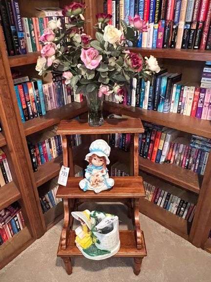 (2) Figurines and Bouquet of Flowers- Steps Not Included
