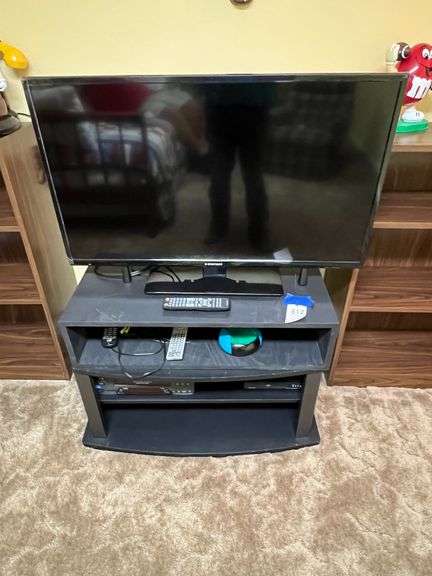 Element TV w/ TV stand VCR