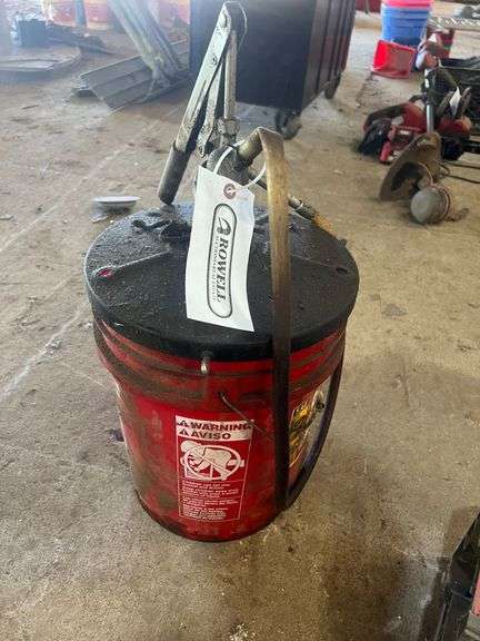Grease Pump & Bucket image