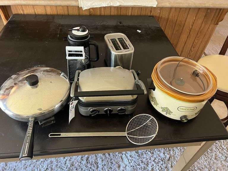 Kitchen Tools - Crockpot, Griddle, Toaster, Cold Brew Coffee Pot, Electric Frier ( No Power Cord), Strainer, Cheese Grate, Mixer, Ninja Blender
