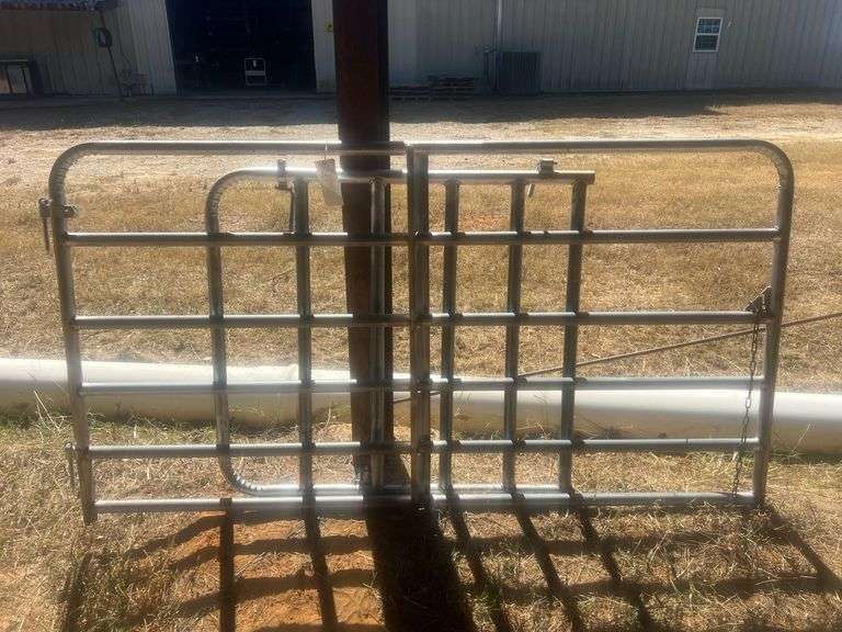 (1) 8' Gate & (1) 4' Gate image