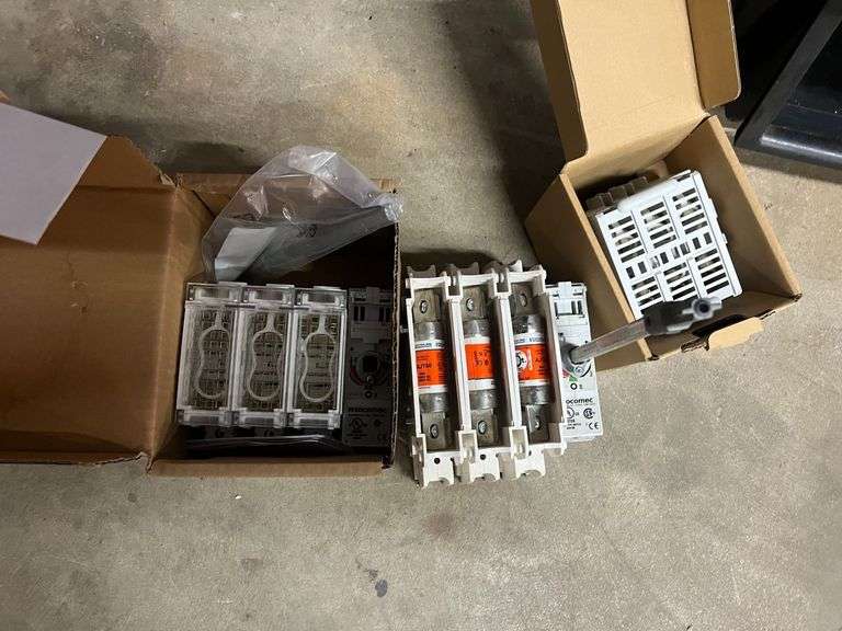 (2) Sacomec Fuser Block - TS J 3X30A FK, (1) Fuse Combination Switch, & (1) Sacomec Fuser Block - CD J 3X30A NC image