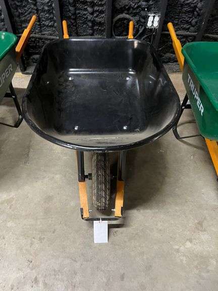 Truper Wheelbarrow image