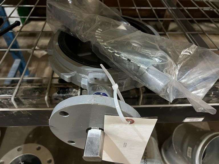 (1) 8" Fresno Valve-200PSI Pressure with 1 Handle image