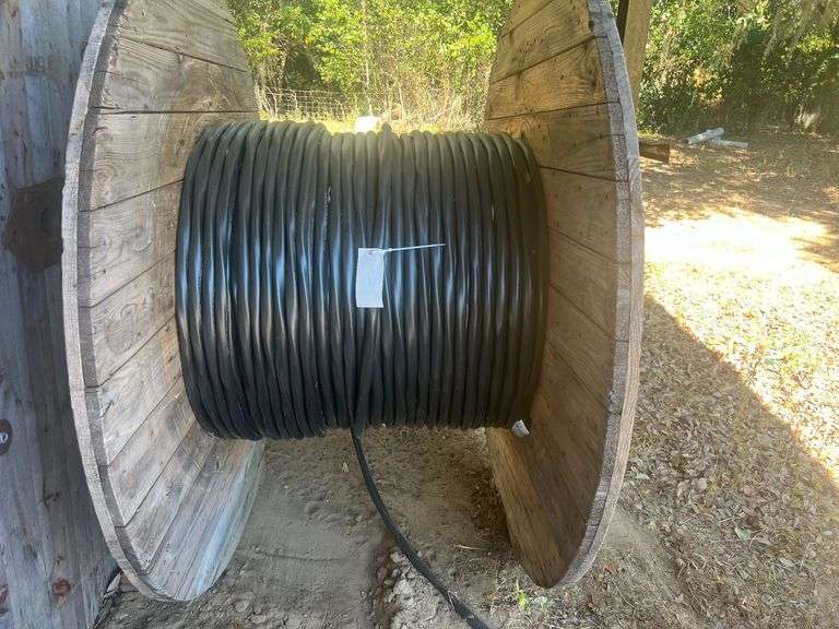 Partial Wooden Spool Raintec Pivot Cable UL E331110 AL-XLP 4x4 AWG CU-PVC 2x12 AWG PVC 600 V 90C Direct Burial Irriagtaion Machine Feeder Cable image