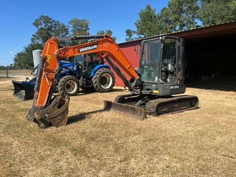 Doosan Mini Excavator DX55R | Model: DX55R-7 | Hours: 783 | Serial: DHKCEADWTN00012D7 image