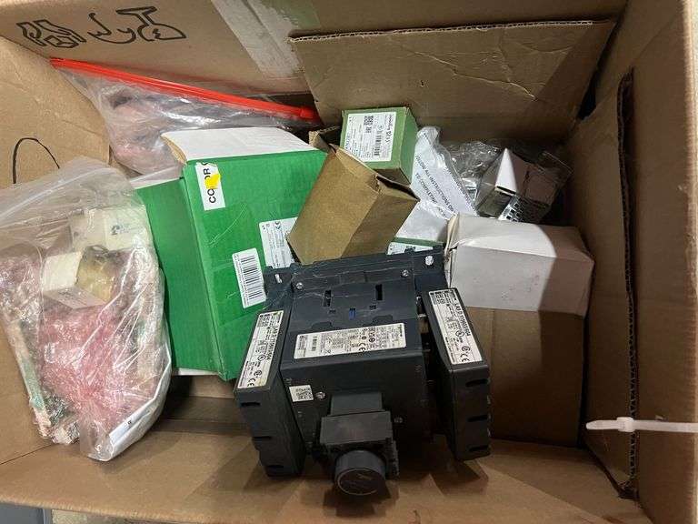 Schneider Electric Disconnect Switch 600 V & Various Control Relays with Other Parts image