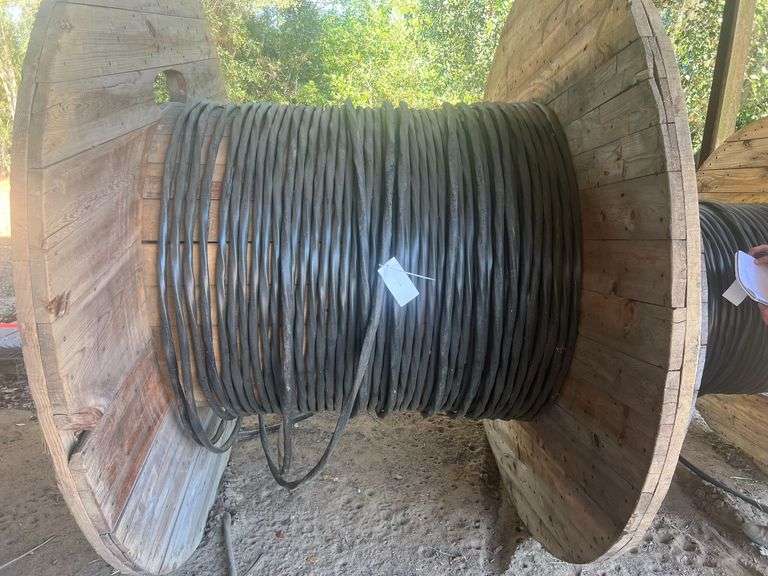 Wooden Spool of Raintec Pivot Cable UL E331110 AL-XLP 4x4 AWG CU-PVC 2x12 AWG PVC 600 V 90C Direct Burial Irriagtaion Machine Feeder Cable image