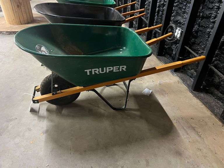 Truper Wheelbarrow image