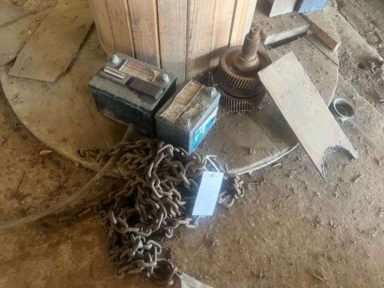 Chain & Batteries image