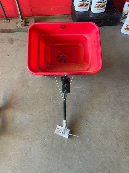 Earthway Pull Type Spreader image