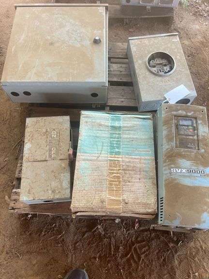 Pallet of Used Pannel Boxes, EATON SVX 9000 image