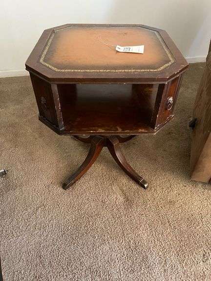 Federal Style Side Table, 23" x 23" x 27"